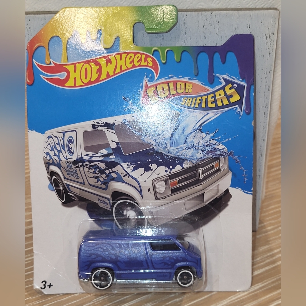 Hot Wheels Treasure Hunts Color Shifters '77 Dodge Custom Van 2017